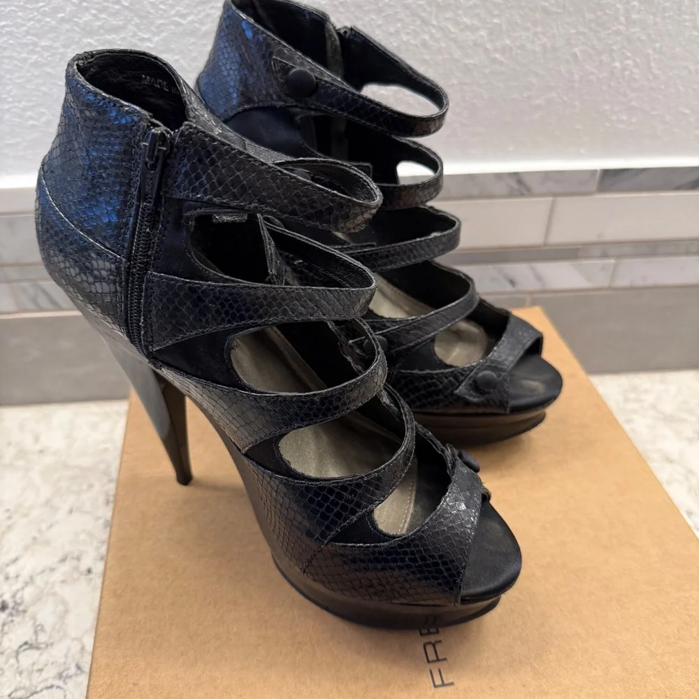 French Connection platform heels black‎